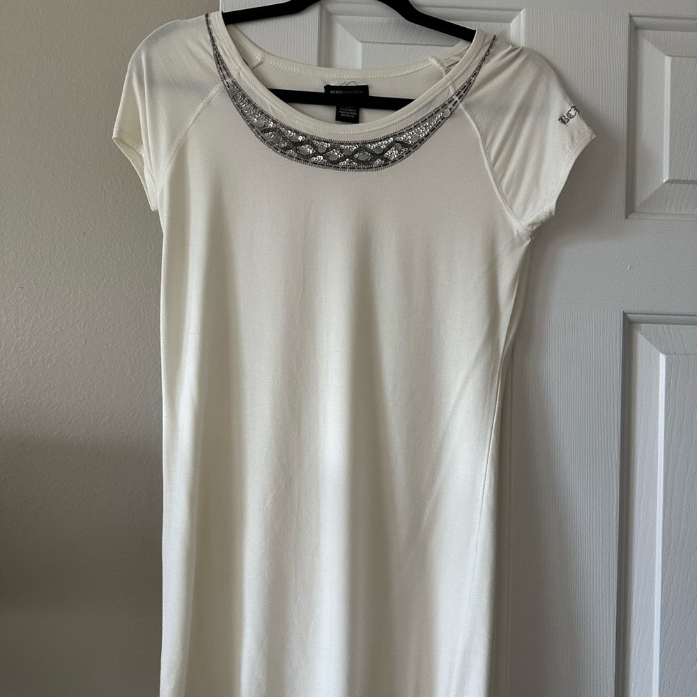 BCBG TOP S CREAM COLOR…Very Pretty, Never Worn